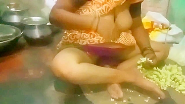 Desi XXX sex! Kerala aunty gets dirty sex with brother