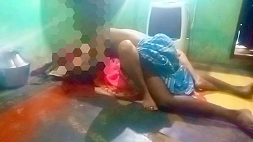 Indian XXX video - Kerala village aunty secret sex with her neighbor