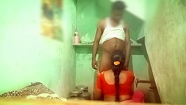 Desi XXX. Sexy from Kerala aunty cheating on uncle in outdoor bathroom