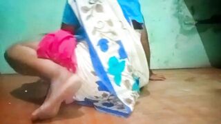 Desi XXX Leaked. Kerala aunty pussy show in village old home