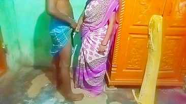 Desi XXX sex. Kerala aunty boob grab and seductive romance with neighbour