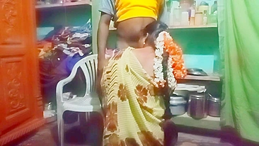 Desi XXX. Kerala hot aunty bhabhi caught unmarried while having sex