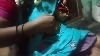 Sexy Kerala aunty showing her big boobs at home