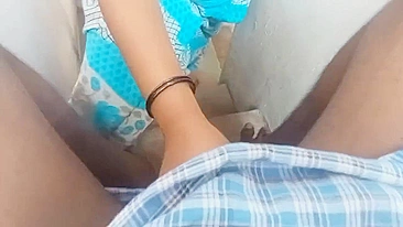 Desi XXX porn. Kerala village aunty handjob on the 3rd floor