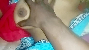 Desi XXX sex. Kerala aunty seduced by nephew, hot groping and boob grab