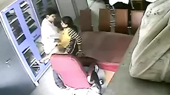 Hidden cam catches Indian professor fucks college student. leaked Desi sex