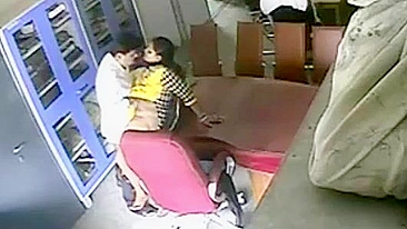 Hidden cam catches Indian professor fucks college student. leaked Desi sex
