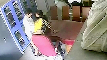 Hidden cam catches Indian professor fucks college student. leaked Desi sex