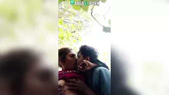 Hot Kerala aunty show boobs in public park