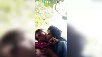 Hot Kerala aunty show boobs in public park