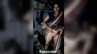 Scandal Desi XXX a leak. Neighbor slutty girl making video of naked pussy