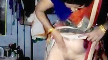 Scandal Desi XXX a leak. Neighbor slutty girl making video of naked pussy