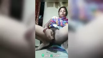 Desi XXX Bhabhi's apple in pussy and brinjal in ass