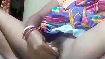 Desi XXX Bhabhi's apple in pussy and brinjal in ass