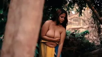 Chubby Kerala aunty big boobs show outdoor in jungle