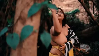 Chubby Kerala aunty big boobs show outdoor in jungle