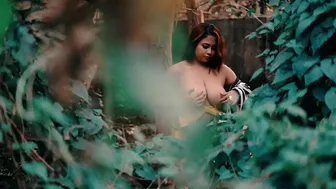 Chubby Kerala aunty big boobs show outdoor in jungle