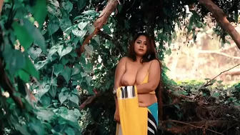 Chubby Kerala aunty big boobs show outdoor in jungle