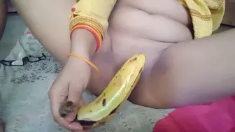 Hungry for sex Kerala aunty inserted fat banana in her wet pussy. Leaked