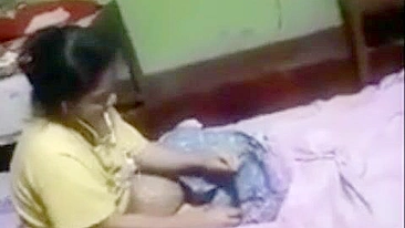 Neighbour guy caught Desi girl showing nude pussy lover on video call