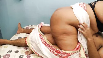 Desi aunty uncle ki sath cheating kar rahe hain aur naukar ke saath choda chudi kar rahee hain