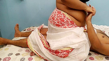 Desi aunty uncle ki sath cheating kar rahe hain aur naukar ke saath choda chudi kar rahee hain