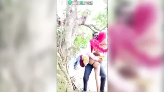 Scandal Desi XXX video! Village сouple сaught fucking in jungle on MMs cam