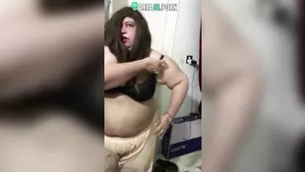 Scandal Desi XXX video! Paki fat mom giving handjob to Bf and talking dirty