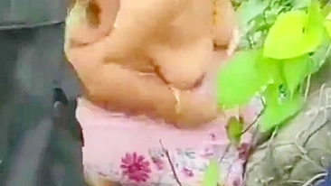 Desi couple caught fuck in jungle has been on cam by a guy
