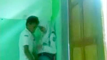 Viral Desi XXX MMS! Paki college girl in quick fuck with teacher before class