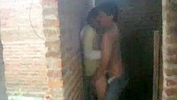 Viral Desi MMS! Kerala aunty gets fuck in outdoor in jungle with lover