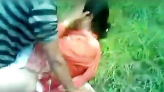 Viral Desi XXX MMS! Indian shy aunty fuck in outdoor in jungle two local dude