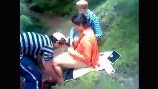 Viral Desi XXX MMS! Indian shy aunty fuck in outdoor in jungle two local dude