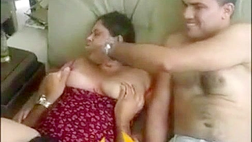 Scandal Desi MMS! 59 year-old indian aunty fucks with two nephews