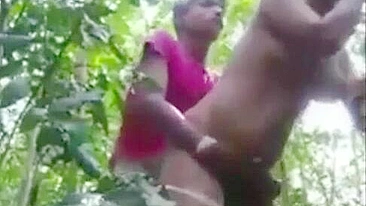 Frisky aunt teaches nephew a sex lesson outdoors in jungle - Viral Desi MMS