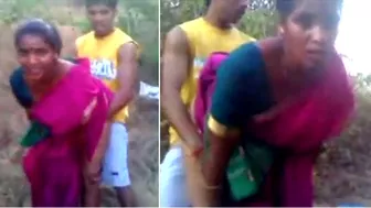 XXX Desi viral video, village aunty fuck with a young boy, her son film it