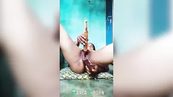 Choda Chodi Desi MMS. Aunty spreads her legs to attempt double penetration