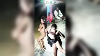 Viral Choda Chodi Desi MMS! Three वेश्या perform nude dance at the village festival