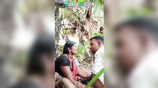 Choda Chodi XXX! Desi aunty give blowjob local boy outdoor under tree