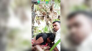 Choda Chodi XXX! Desi aunty give blowjob local boy outdoor under tree