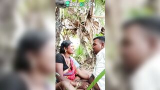 Choda Chodi XXX! Desi aunty give blowjob local boy outdoor under tree