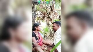 Choda Chodi XXX! Desi aunty give blowjob local boy outdoor under tree