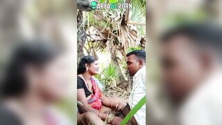 Choda Chodi XXX! Desi aunty give blowjob local boy outdoor under tree