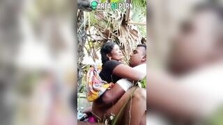 Choda Chodi XXX! Desi aunty give blowjob local boy outdoor under tree