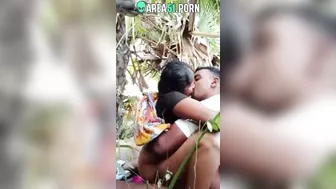 Choda Chodi XXX! Desi aunty give blowjob local boy outdoor under tree