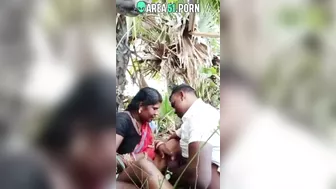Choda Chodi XXX! Desi aunty give blowjob local boy outdoor under tree