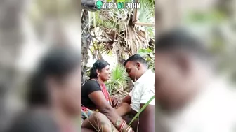 Choda Chodi XXX! Desi aunty give blowjob local boy outdoor under tree