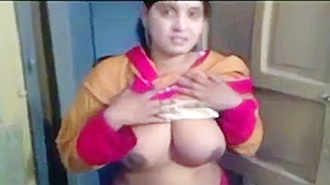 Leaked Desi MMS! The Hijabi Paki girl shows off her boobs and her pussy