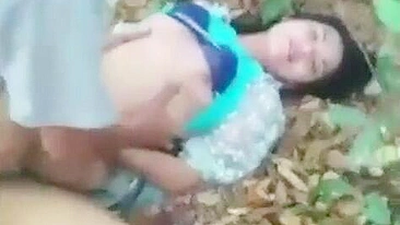 Leaked desi mms: Naughty village college girl fucked outdoor by BF