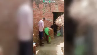 Scandal Desi XXX MMS! Young indian girl sex with lover caught behind the shed